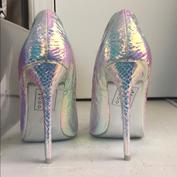 Holographic heels - Picture 3 of 3